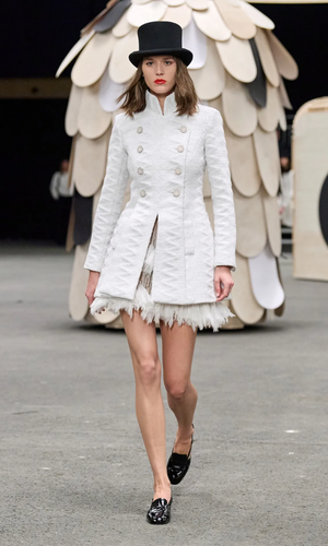 Classic Chanel Suit by Vogue 